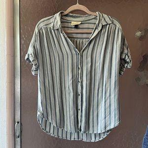 Universal Thread button up blouse